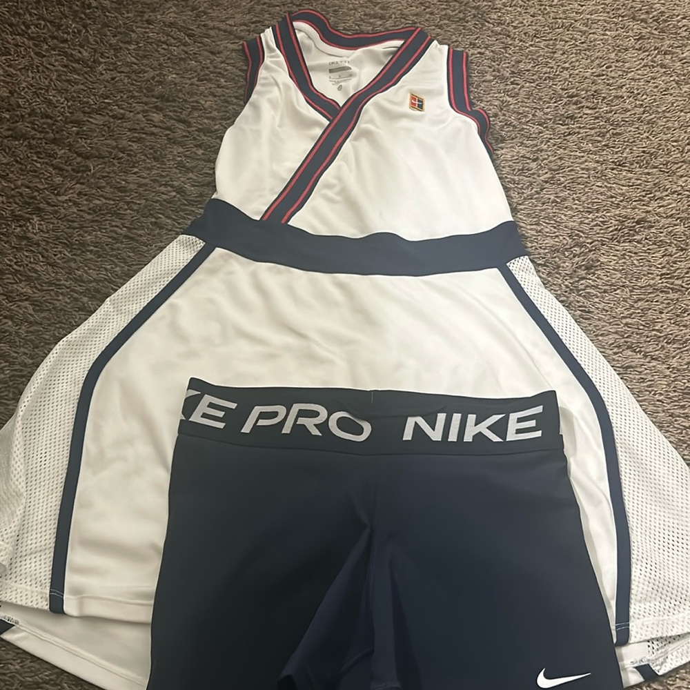 Women’s tennis wear